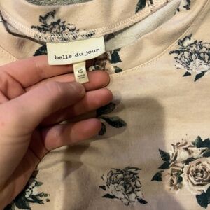 Women’s off shoulder super cute shirt!